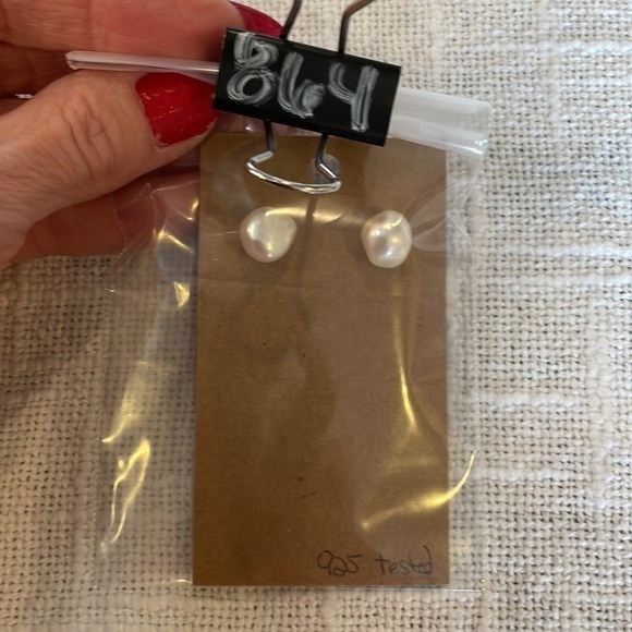 Large natural pearl sterling silver short post sterling silver earrings - Picture 6 of 6